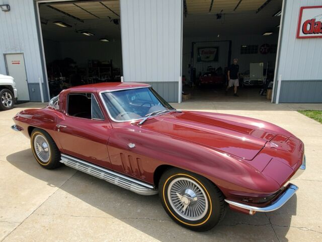 Chevrolet Corvette 1965 image number 27