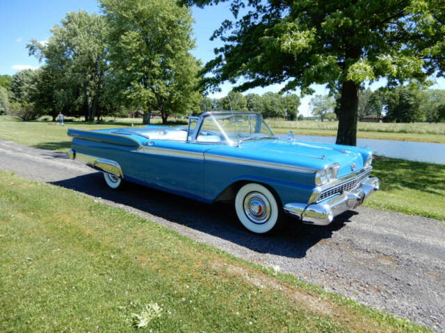 Ford Fairlane 1959 image number 1