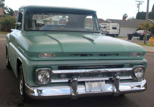 Chevrolet C-10 1965 image number 1