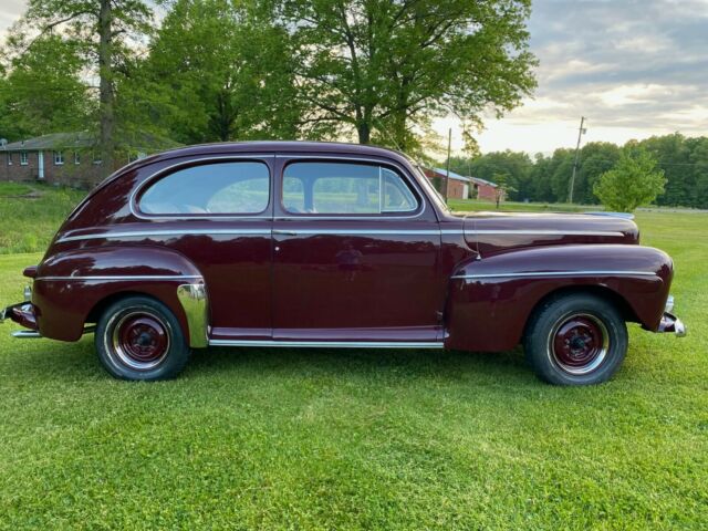 Ford Super Deluxe 1946 image number 1