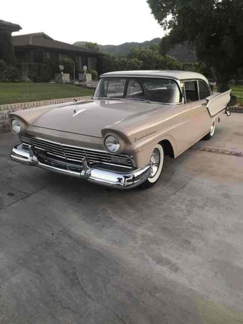 Ford Fairlane 1957 image number 18