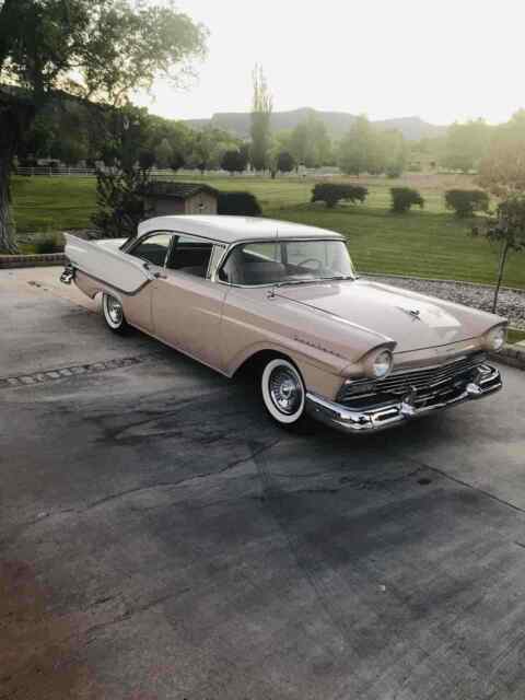 Ford Fairlane 1957 image number 21