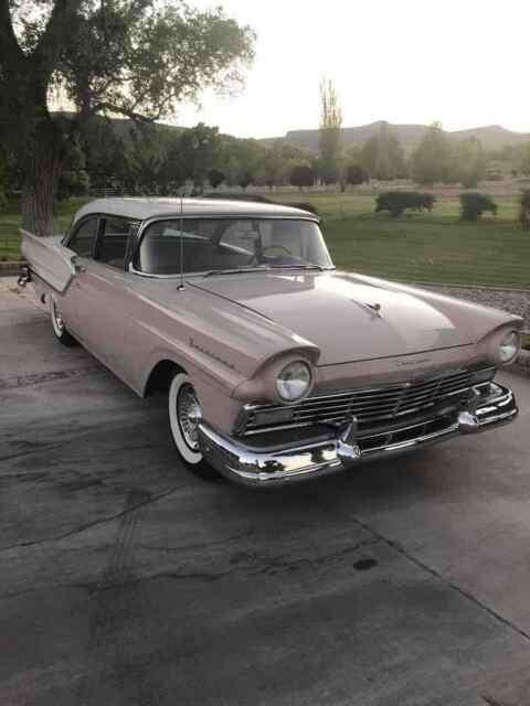 Ford Fairlane 1957 image number 23