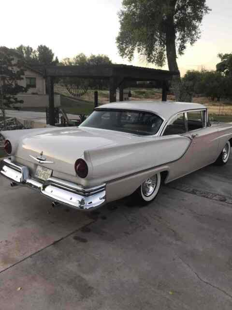 Ford Fairlane 1957 image number 24