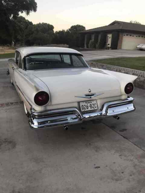 Ford Fairlane 1957 image number 25