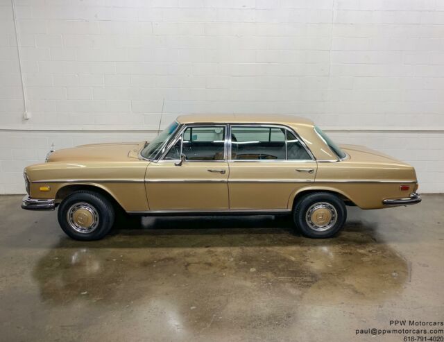 Mercedes-Benz 300-Series 1970 image number 15