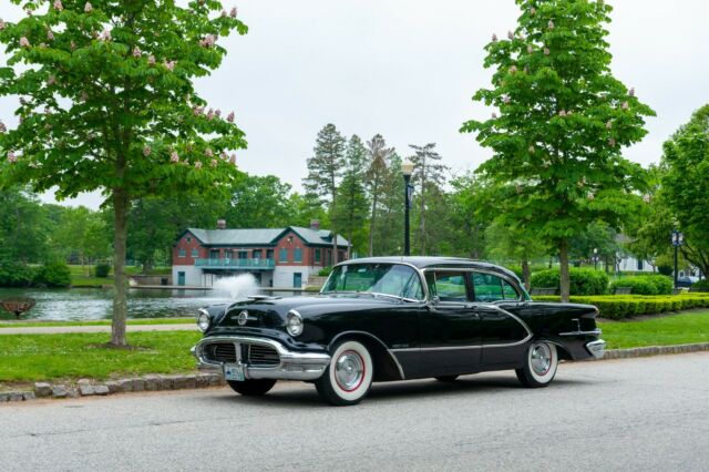 Oldsmobile Ninety-Eight 1956 image number 24