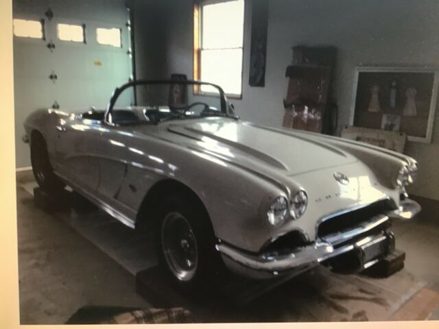 Chevrolet Corvette 1962 image number 17