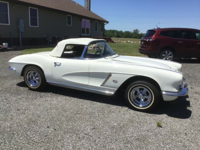 Chevrolet Corvette 1962 image number 21