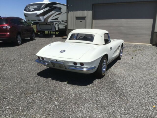 Chevrolet Corvette 1962 image number 22