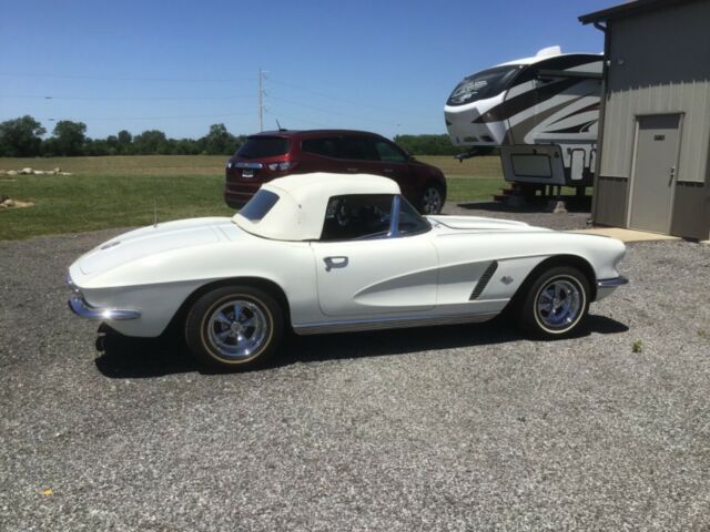 Chevrolet Corvette 1962 image number 23