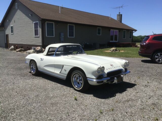 Chevrolet Corvette 1962 image number 24