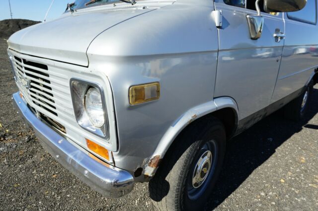 Chevrolet G10 1975 image number 3