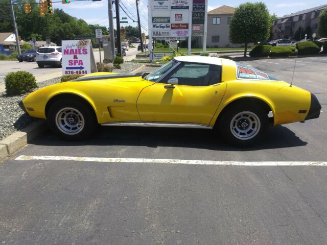 Chevrolet Corvette 1976 image number 1