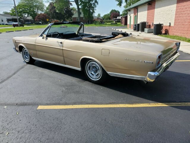 Ford Galaxie 1966 image number 30