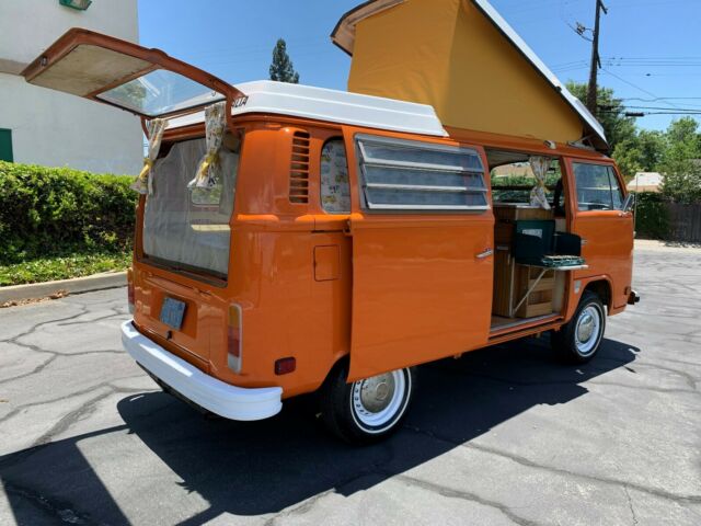 Volkswagen Bus/Vanagon 1973 image number 2