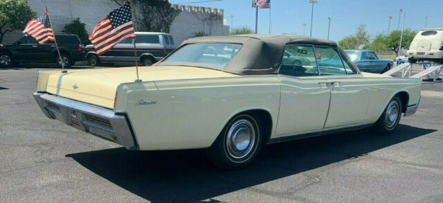 Lincoln Continental 1967 image number 22