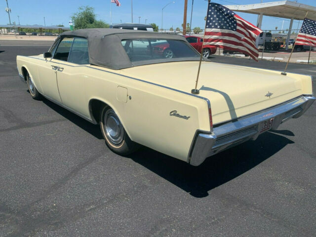 Lincoln Continental 1967 image number 24