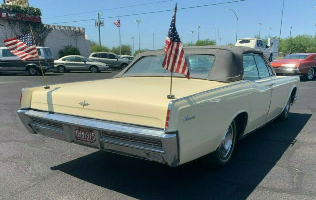 Lincoln Continental 1967 image number 8