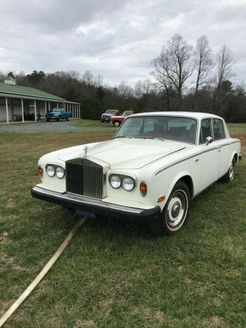 Rolls-Royce Silver Shadow 1975 image number 24