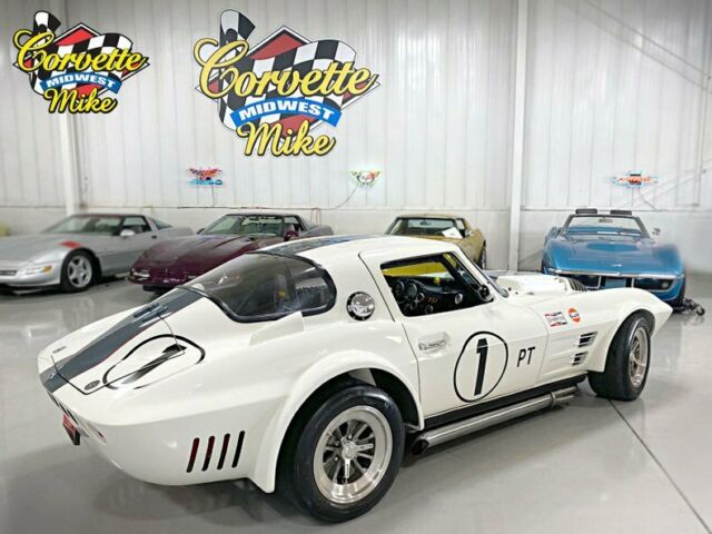 Chevrolet Corvette 1965 image number 14