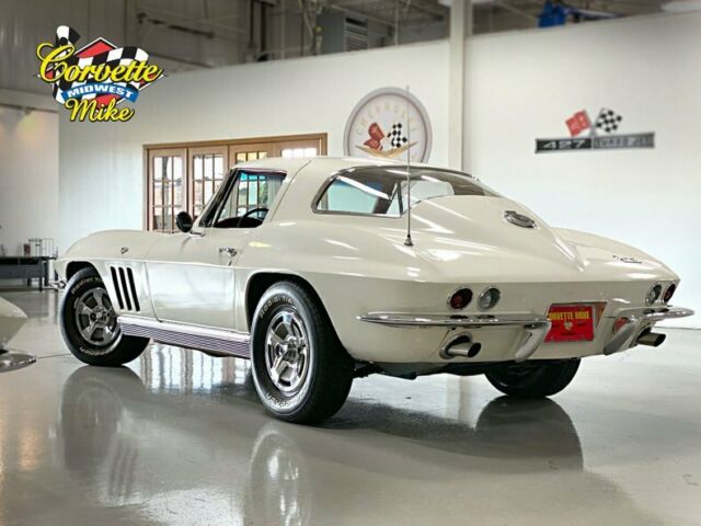 Chevrolet Corvette 1966 image number 11