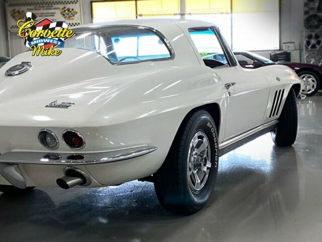 Chevrolet Corvette 1966 image number 19