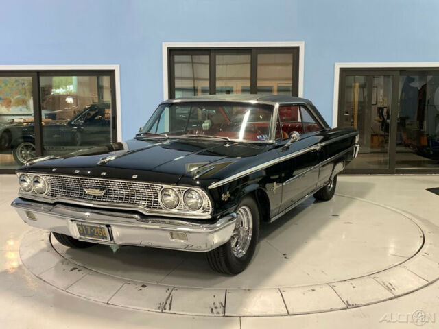 Ford Galaxie 1963 image number 0