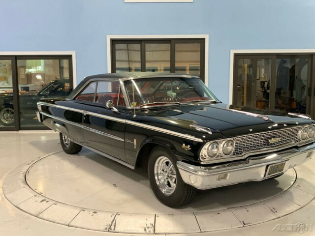 Ford Galaxie 1963 image number 30