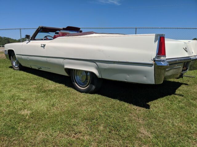 Cadillac DeVille Convertible 1969 image number 0