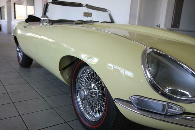 Jaguar E-Type 1967 image number 39