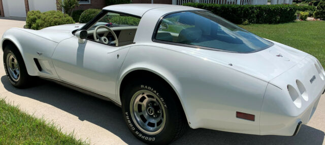 Chevrolet Corvette 1979 image number 1