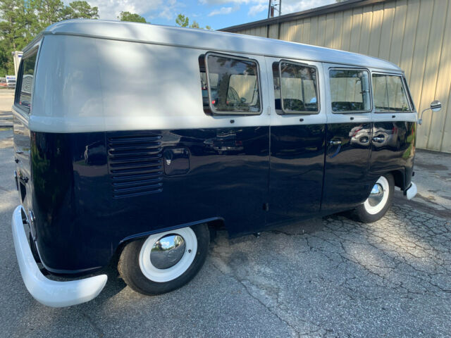 Volkswagen Bus/Vanagon 1965 image number 30