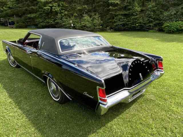 Lincoln Continental Mk III 1970 image number 18