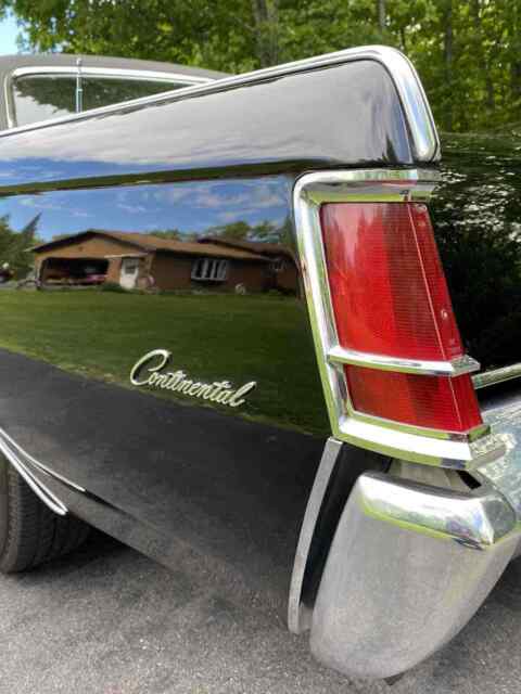 Lincoln Continental Mk III 1970 image number 27