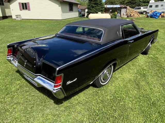 Lincoln Continental Mk III 1970 image number 33