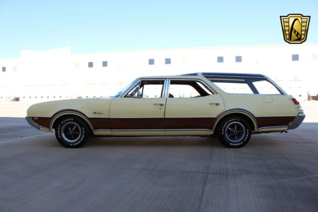 Oldsmobile Vista Cruiser 1969 image number 30