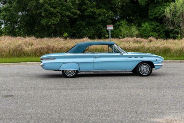 Buick Skylark Convertible 1962 image number 13