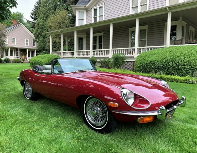 Jaguar E-Type 1970 image number 28