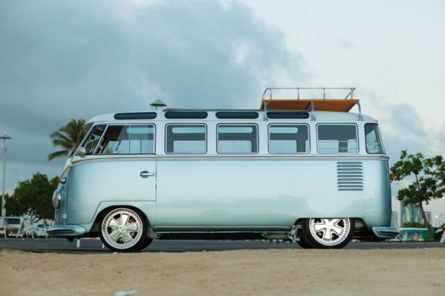 Volkswagen Bus 1961 image number 12