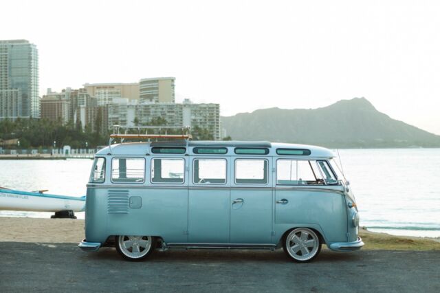 Volkswagen Bus 1961 image number 16