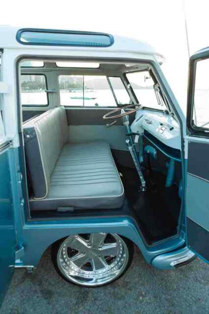 Volkswagen Bus 1961 image number 2