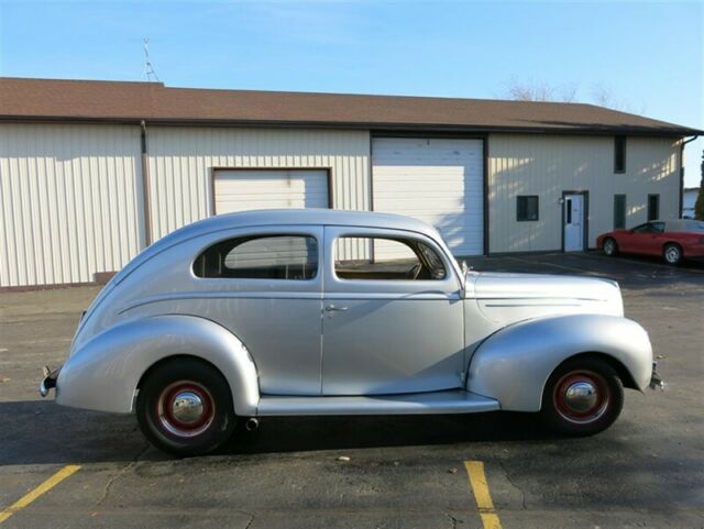 Ford Deluxe Tudor Sedan, 1939 image number 12