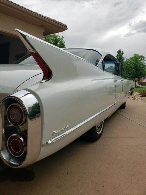 Cadillac DeVille 1960 image number 11