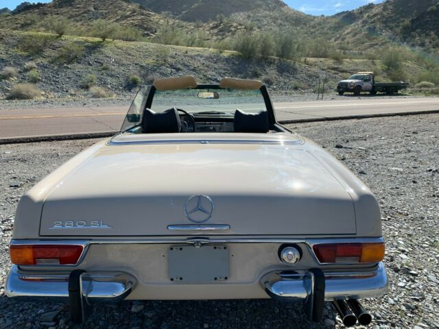 Mercedes-Benz SL-Class 1970 image number 23