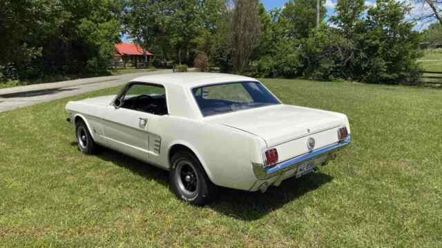 Ford Mustang 1966 image number 18