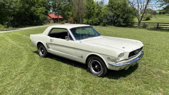 Ford Mustang 1966 image number 19