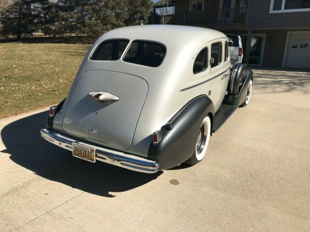 Buick Special 1937 image number 2