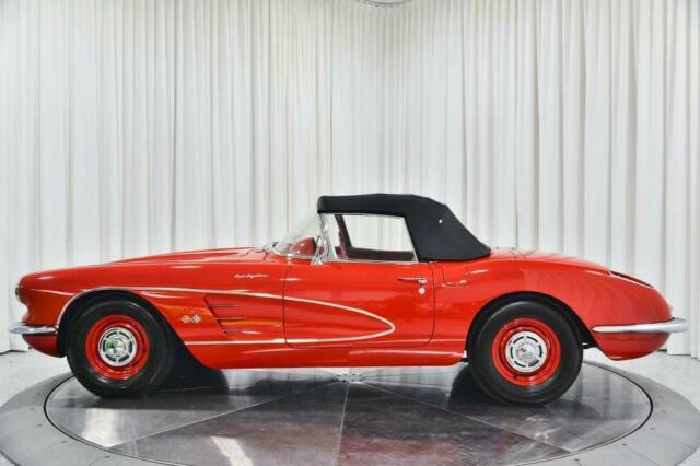 Chevrolet Corvette 1960 image number 29