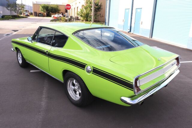 Plymouth Barracuda 1967 image number 2